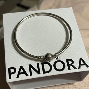 Pandora Moments Bangle Size 7.5